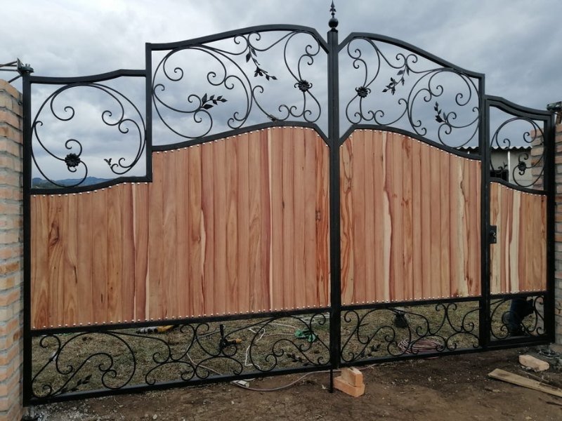 INDUMETALICAS J S.A.S.